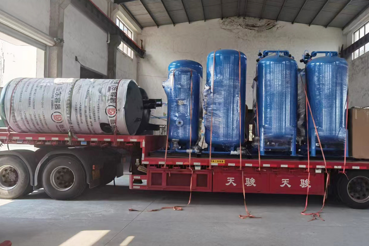 客戶定制的一批制氮設備裝車發貨了